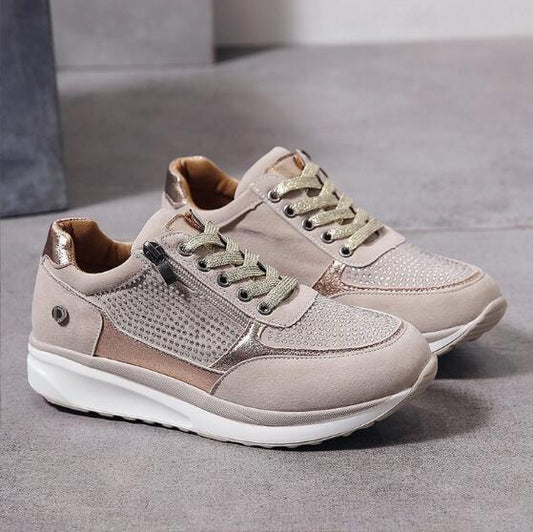 "Stijlvolle orthopedische damessneakers, ademend en schokabsorberend, met antislipzool voor comfort en grip."