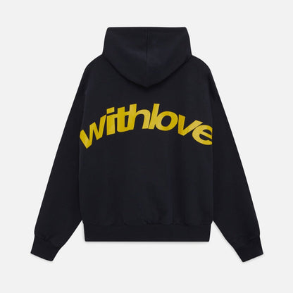 "Stijlvolle oversized hoodie met geel 'Withlove'-design, contrasterend en comfortabel voor een moderne streetwear-look."