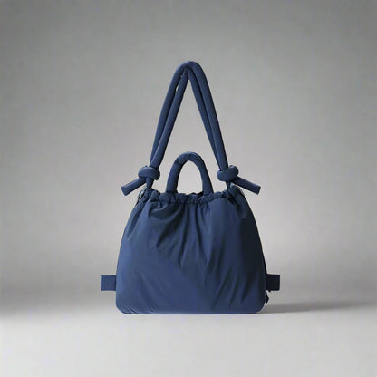 "Stijlvolle puffer handtas in beige met ruim design en comfortabele handgrepen voor vrouwen, perfect voor dagelijks gebruik."