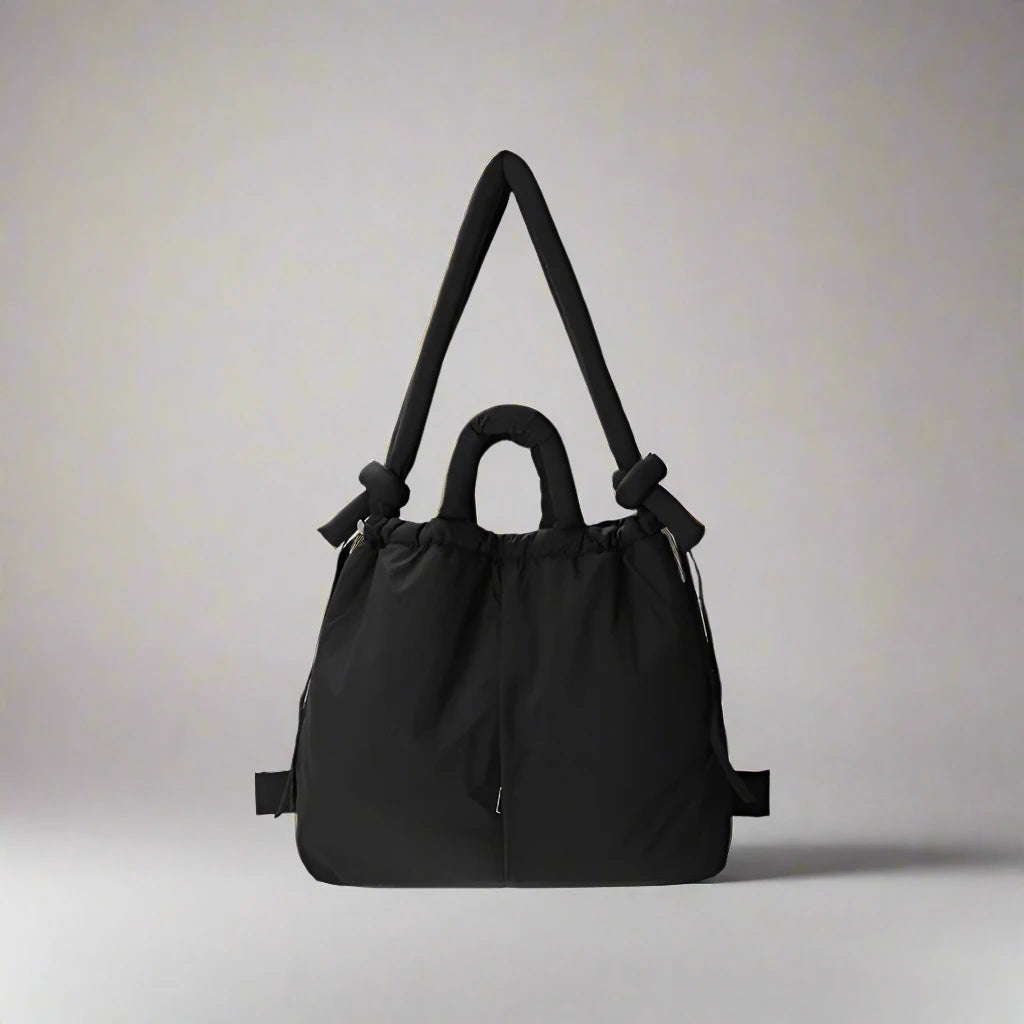 "Stijlvolle puffer handtas in beige met ruim design en comfortabele handgrepen voor vrouwen, perfect voor dagelijks gebruik."