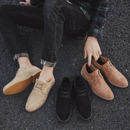 "Stijlvolle suède Oxford heren schoenen voor formele en casual gelegenheden, met duurzaam vegan materiaal en comfortzolen."