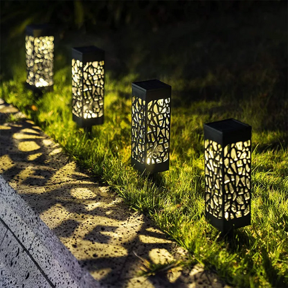 "Stijlvolle tuinlamp op zonne-energie, weerbestendig ontwerp, warme sfeerverlichting voor tuin zonder kabels."