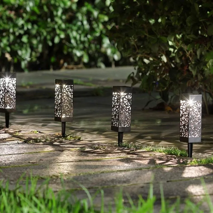 "Stijlvolle tuinlamp op zonne-energie, weerbestendig ontwerp, warme sfeerverlichting voor tuin zonder kabels."