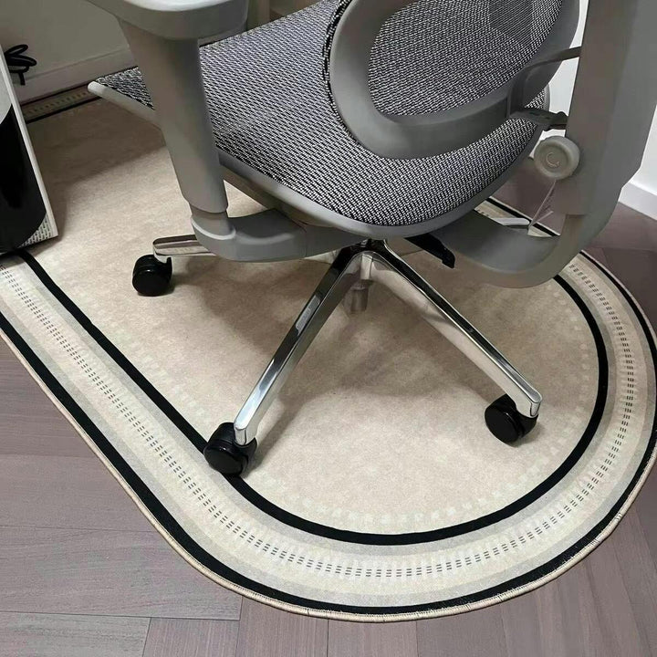 Comfortabele fleece vloermat voor bureaustoel. Beschermt uw vloer en verbetert de ergonomie van uw thuiswerkplek.