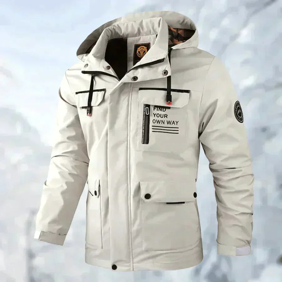 "Stijlvolle waterdichte herenjas met afneembare capuchon, perfecte winterbescherming tegen regen en wind."
