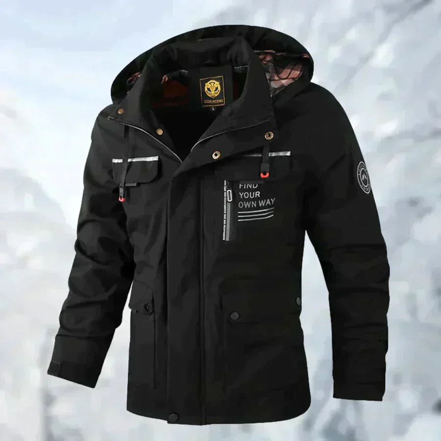 "Stijlvolle waterdichte herenjas met afneembare capuchon, perfecte winterbescherming tegen regen en wind."