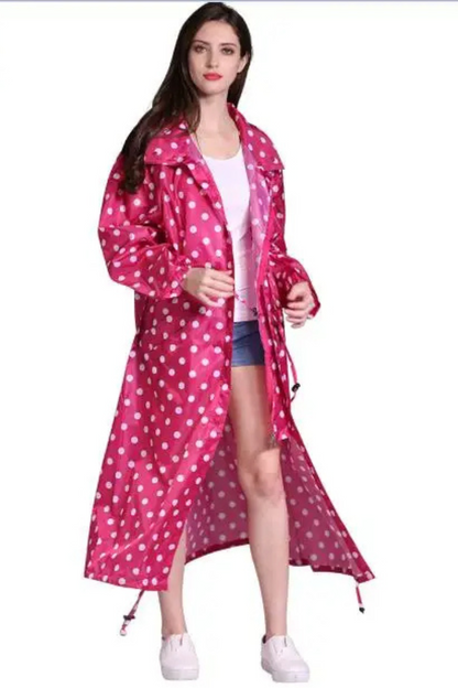 Stijlvolle waterdichte lange regenjas voor dames, verstelbare taille, ruime capuchon, verkrijgbaar in diverse kleuren.