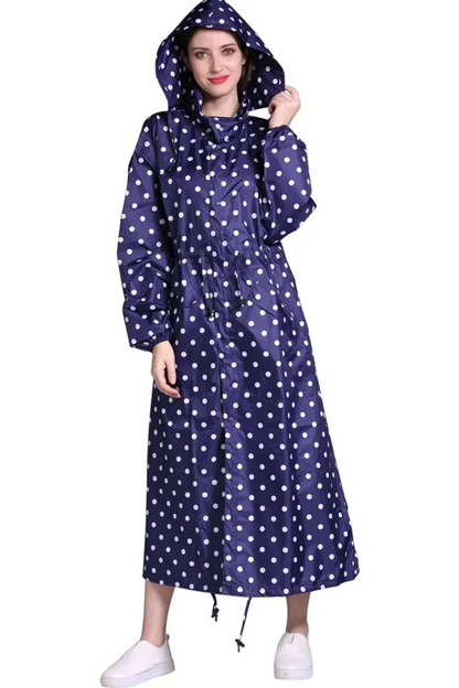 Stijlvolle waterdichte lange regenjas voor dames, verstelbare taille, ruime capuchon, verkrijgbaar in diverse kleuren.