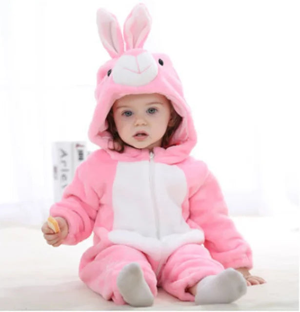 Zwart-witte fleece overall met panda-ontwerp, warm babypakje voor de winter.