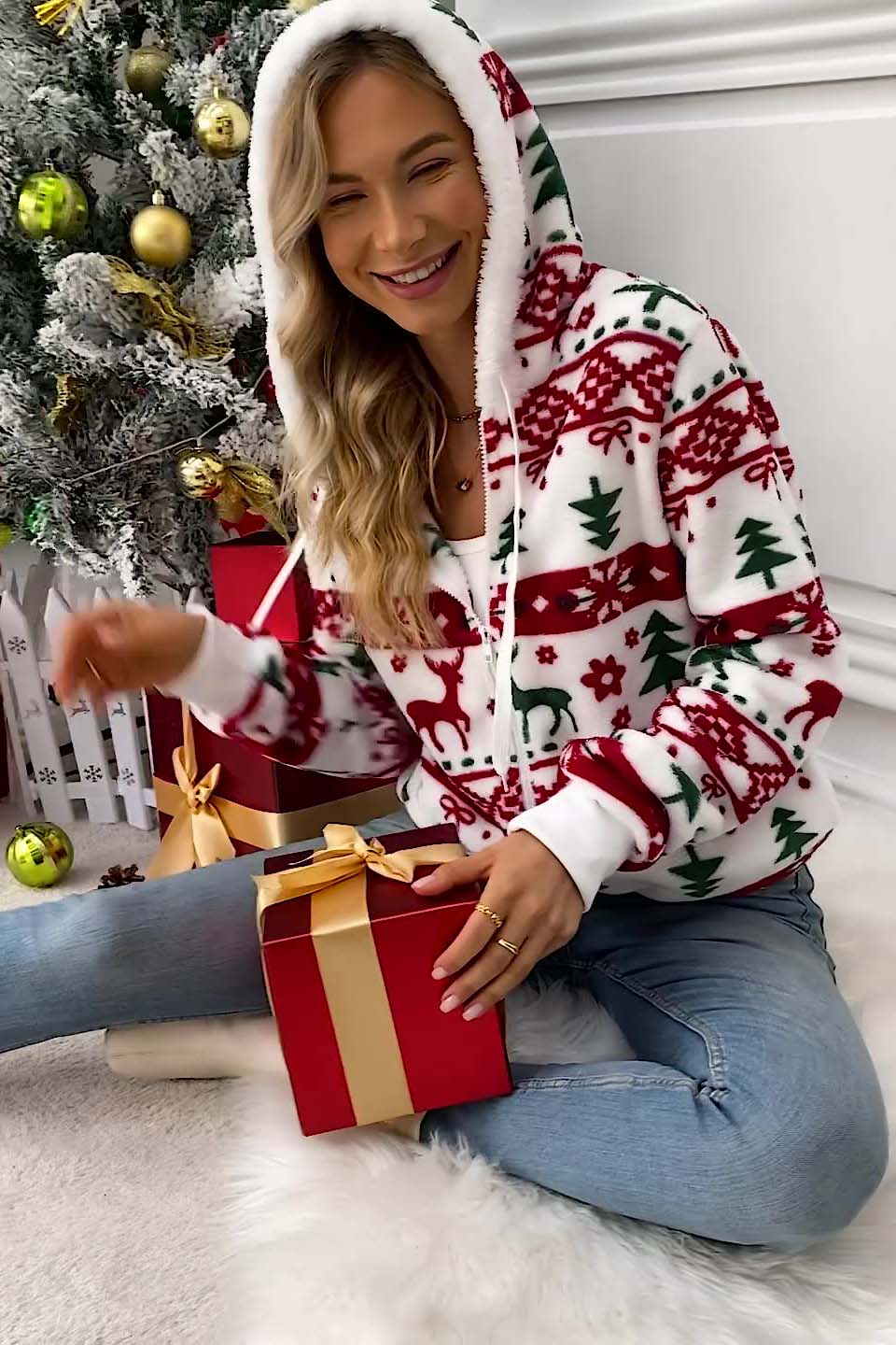 Feestelijke dames hoodie met rits, capuchon en vrolijke rendierprint voor Kerstmis.