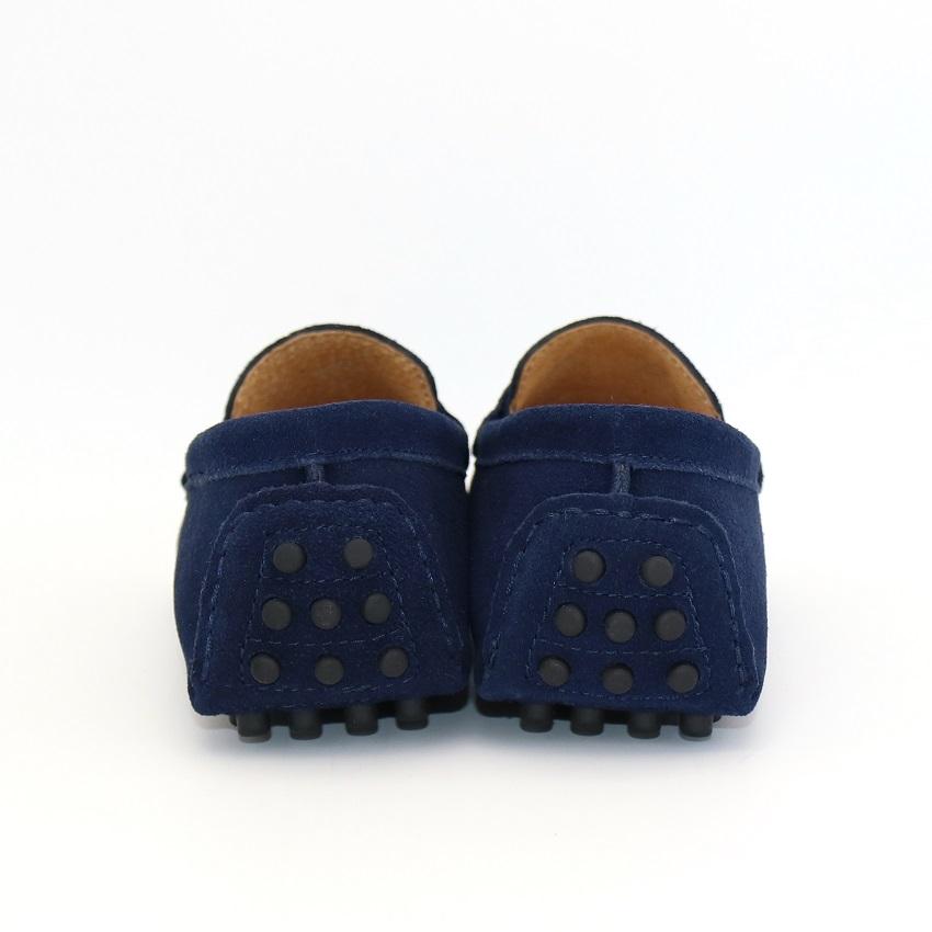 Donkerblauwe suede heren instap loafers, comfortabel en stijlvol voor elke casual of formele gelegenheid.