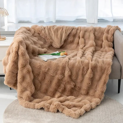 "Superzachte imitatiebont deken in warme tinten, ideale winterdeken voor bed of bank, biedt luxe comfort en stijl."