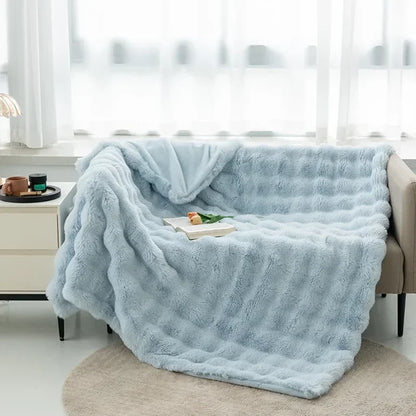 "Superzachte imitatiebont deken in warme tinten, ideale winterdeken voor bed of bank, biedt luxe comfort en stijl."
