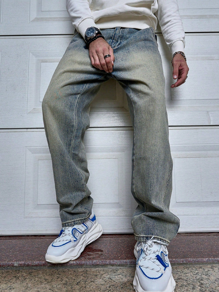 Donkerblauwe heren straight-fit jeans, perfect voor casual comfort en tijdloze herenmode.