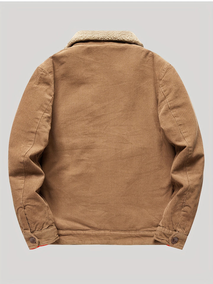 Zwarte heren truckerjas voor de winter, met knopen en een comfortabele pasvorm.