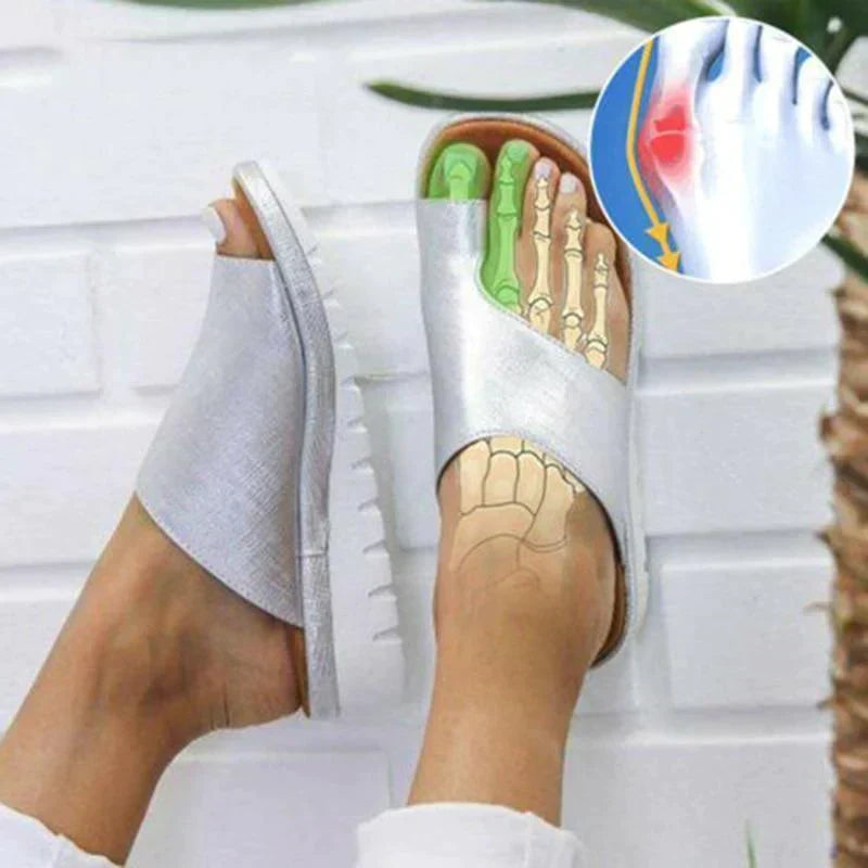 Zomerse dames slippers: modieuze orthopedische sandalen met flexibele zool voor gevoelige voeten.
