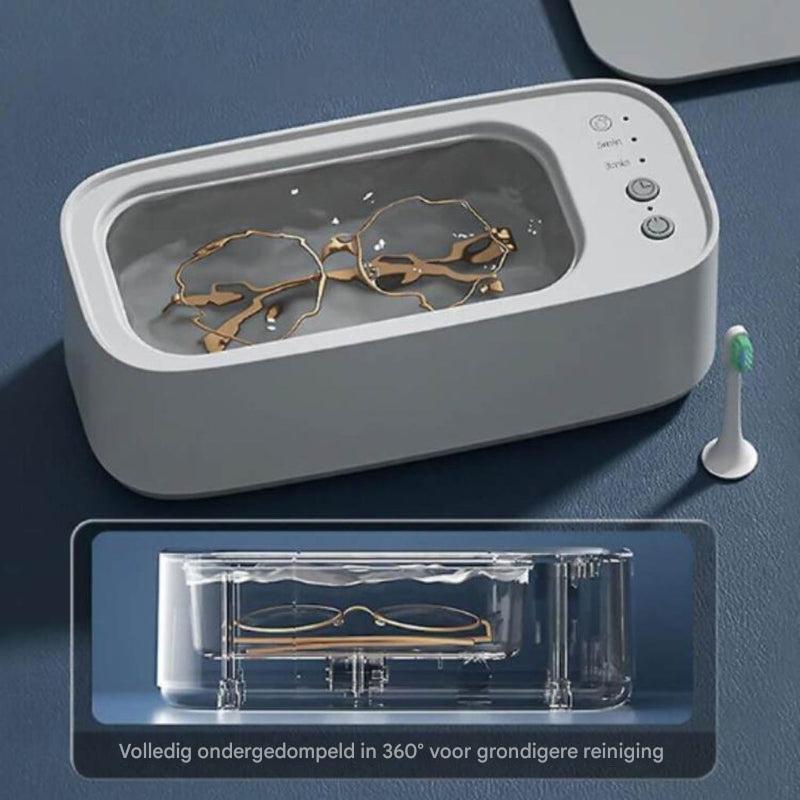 Brillenglas in ultrasone reiniger, zorgt voor sprankelende glans en perfect zicht. Ook voor juwelen.