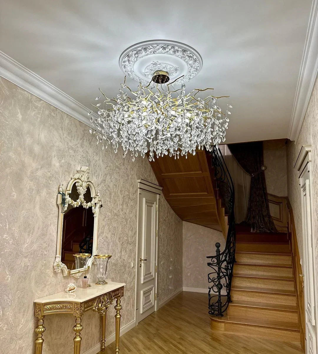 Zilveren Aurelia kristallen kroonluchter, uniek blad design. Luxe verlichting voor uw huis.