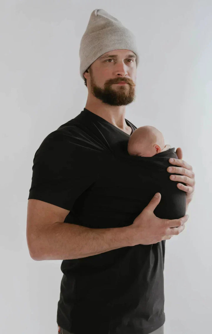 Ergonomische draagtrui voor actieve ouders. Handsfree wandelen of boodschappen doen met je baby.