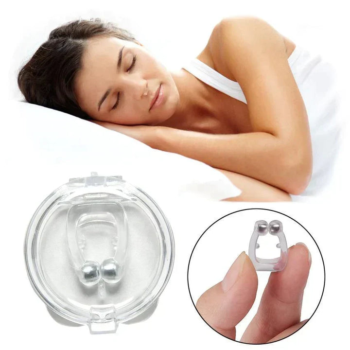 Siliconen anti-snurk neusclip van SilentSleep voor comfortabele ademhaling en een stille, rustige nachtrust.