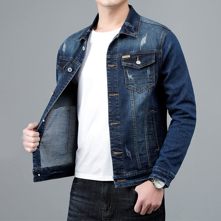 Klassieke heren denim jas, duurzaam en comfortabel, met tijdloze pasvorm. Essentiële bovenkleding voor elke man.