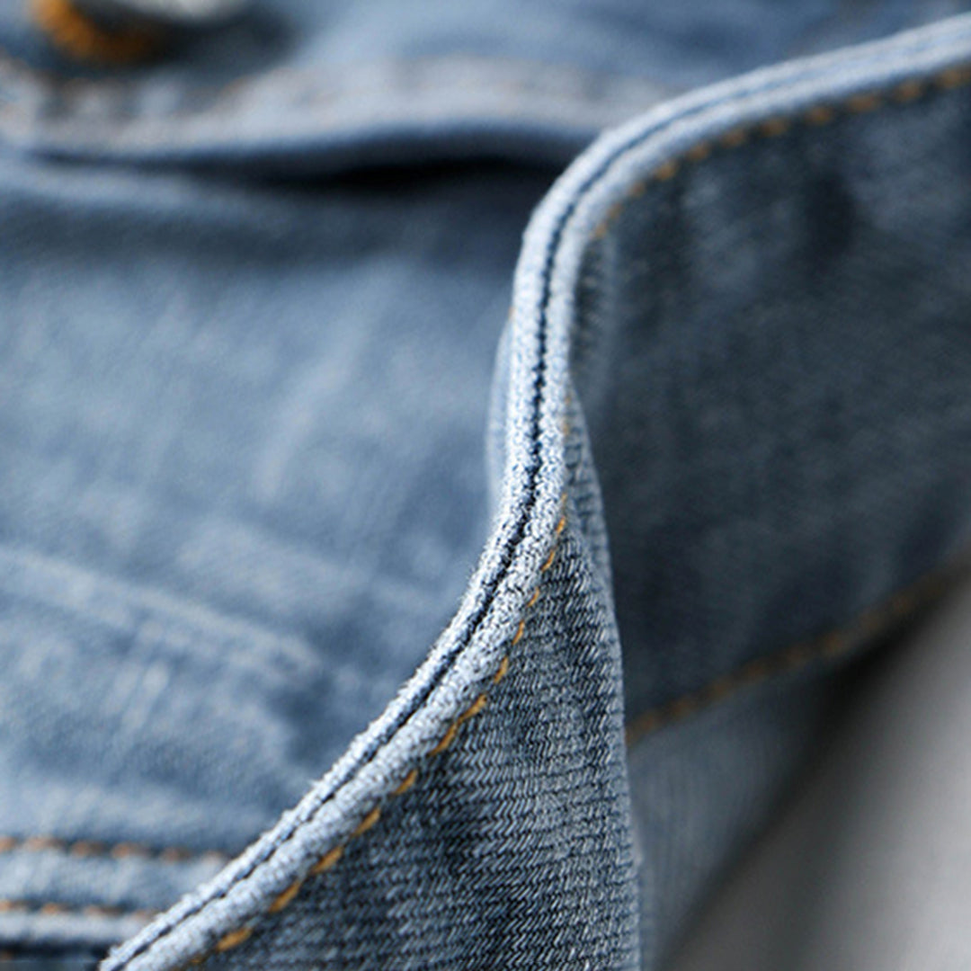 Robuuste heren spijkerjas voor vier seizoenen. Comfortabele en veelzijdige bovenkleding, ideaal voor elk weertype.