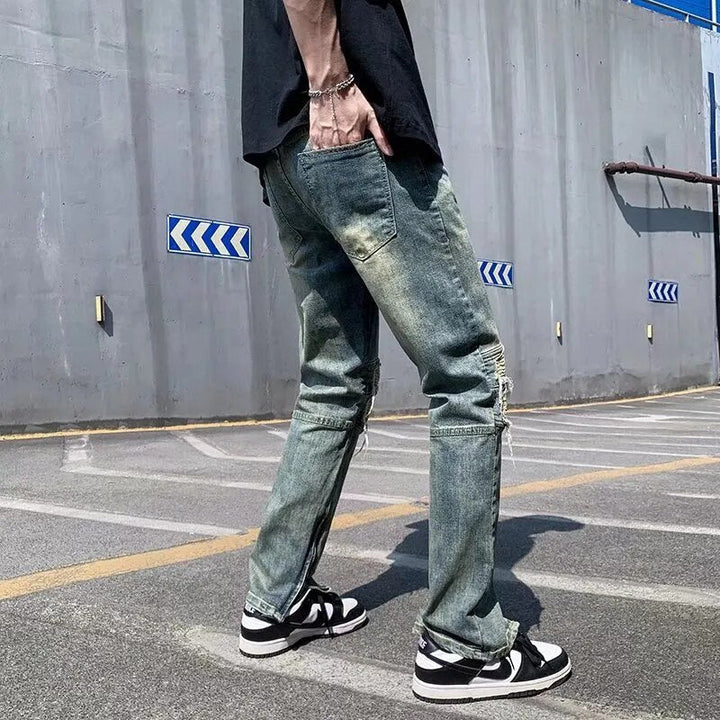 Comfortabele herenjeans met relaxte pasvorm, ideaal als casualbroek. Zachte, stijlvolle spijkerbroek voor herenmode.