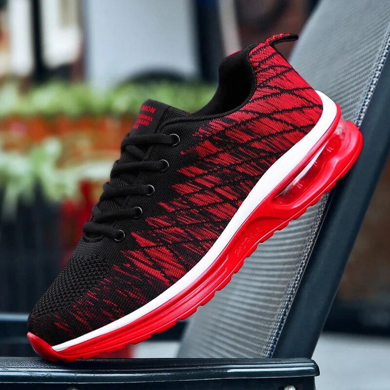 Lichtgewicht ademende heren sneakers met vetersluiting, ideaal voor zomerse casual outfits en comfortabele wandelingen.