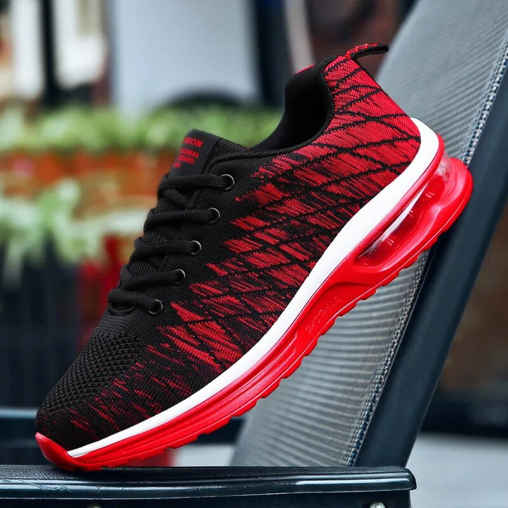 Lichtgewicht ademende heren sneakers met vetersluiting, ideaal voor zomerse casual outfits en comfortabele wandelingen.
