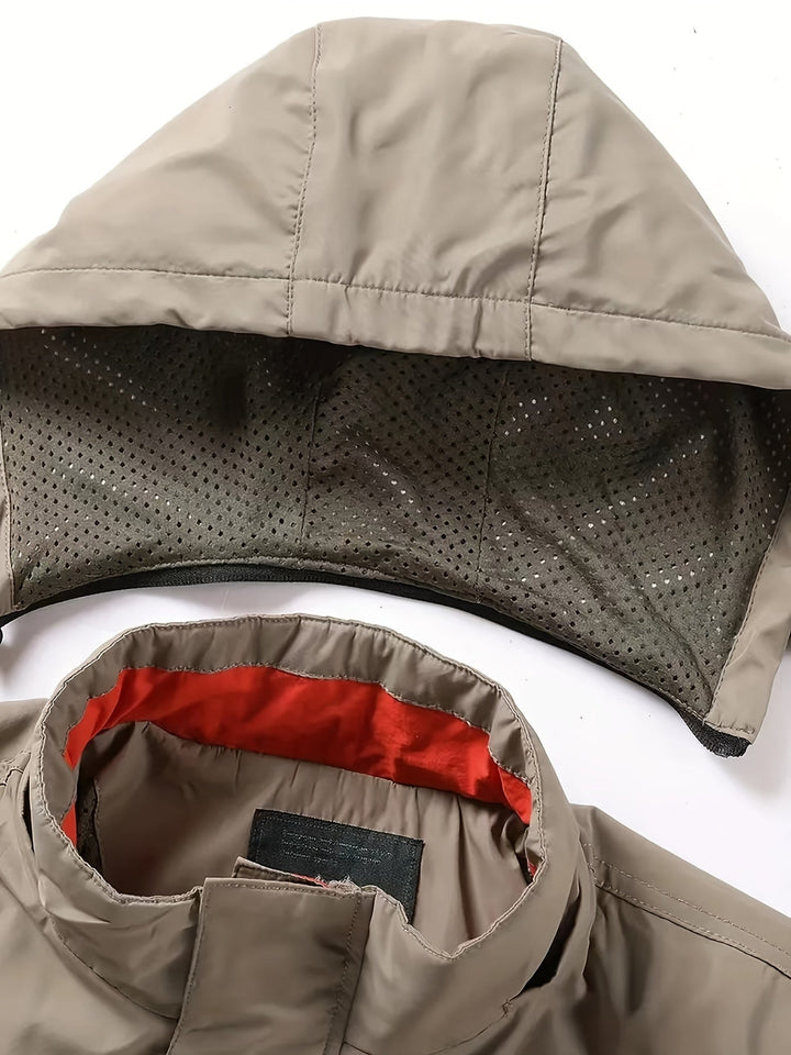 Praktisch heren outdoorjack met capuchon, comfortabel en duurzaam voor herfst en lente.