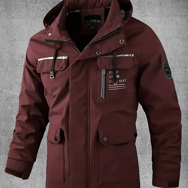 Technisch heren softshell jack met capuchon, waterdicht en winddicht voor extreme outdoor omstandigheden.