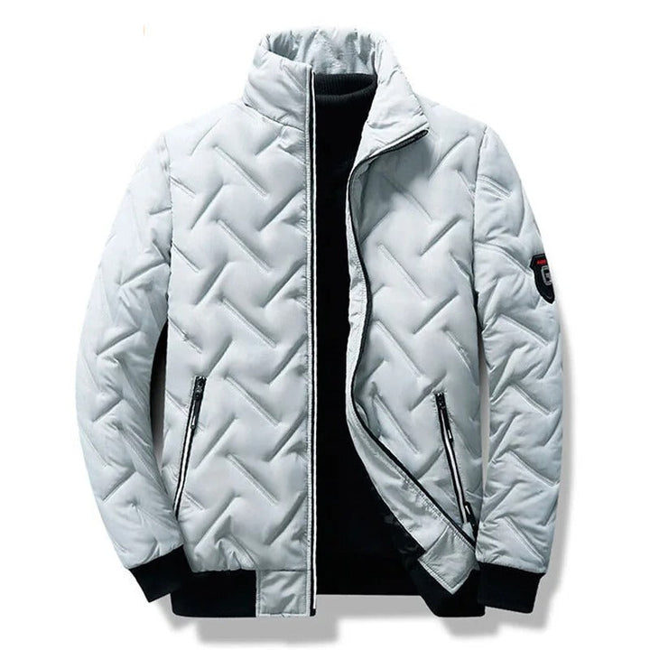Comfortabele gevoerde heren tussenjas voor lente en herfst. Ideale bovenkleding voor overgangsseizoenen.