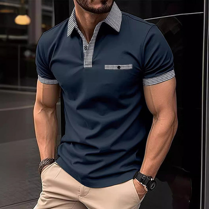 Heren polo met korte mouwen en elegant houndstooth patroon, een stijlvol casual shirt voor de zomer.