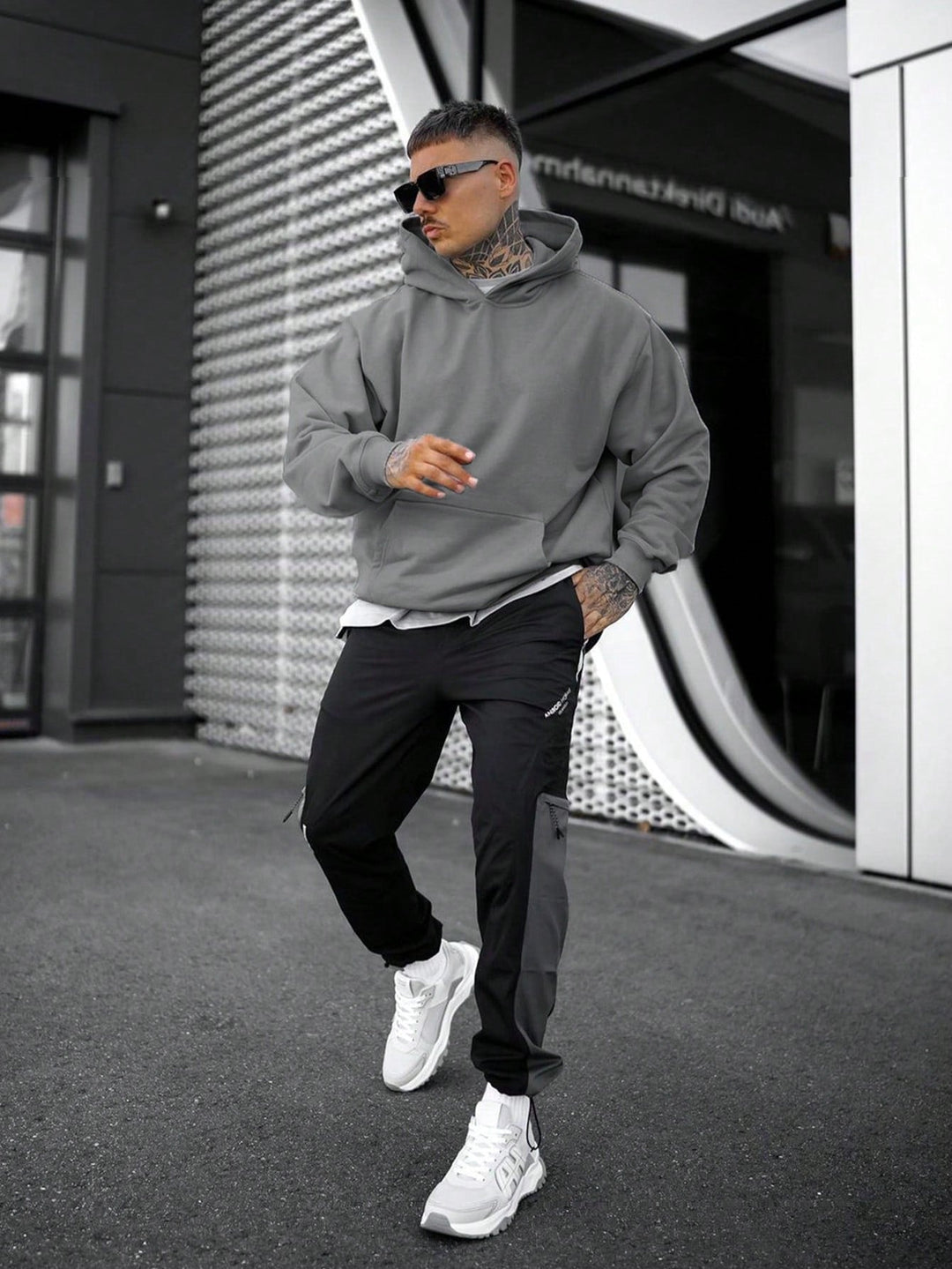 Effen oversized heren hoodie met capuchon, moderne streetwear look, ultiem comfort voor elke dag.