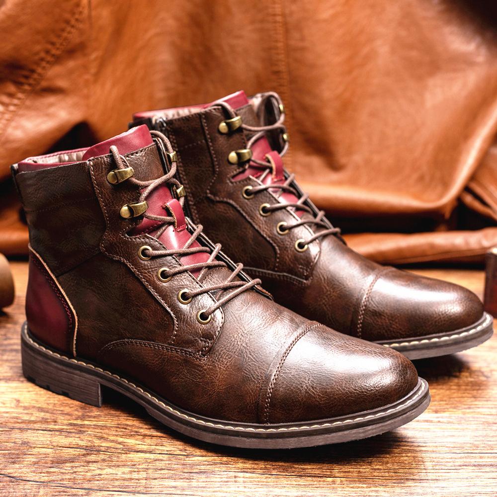 Een paar stijlvolle bordeaux heren enkellaarzen, combineert comfort en elegantie voor elke moderne man.