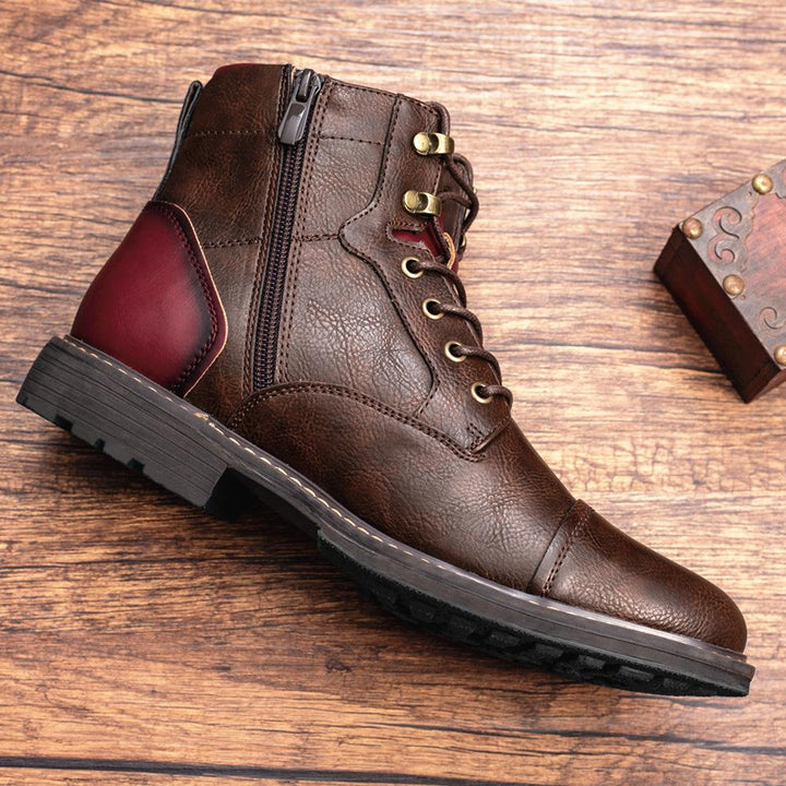 Moderne outfit met bordeaux heren enkellaarzen, perfect voor een chique en comfortabele winterse mode.