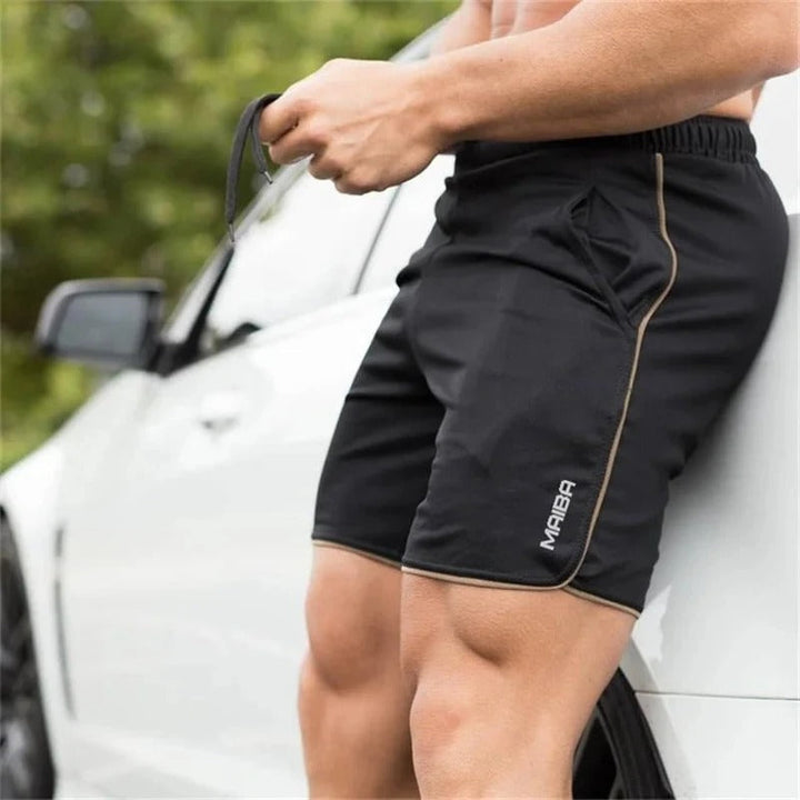 Opgevouwen heren slim-fit zwembroek Tobias, klaar voor de vakantie. Comfortabele en sneldrogende badmode.
