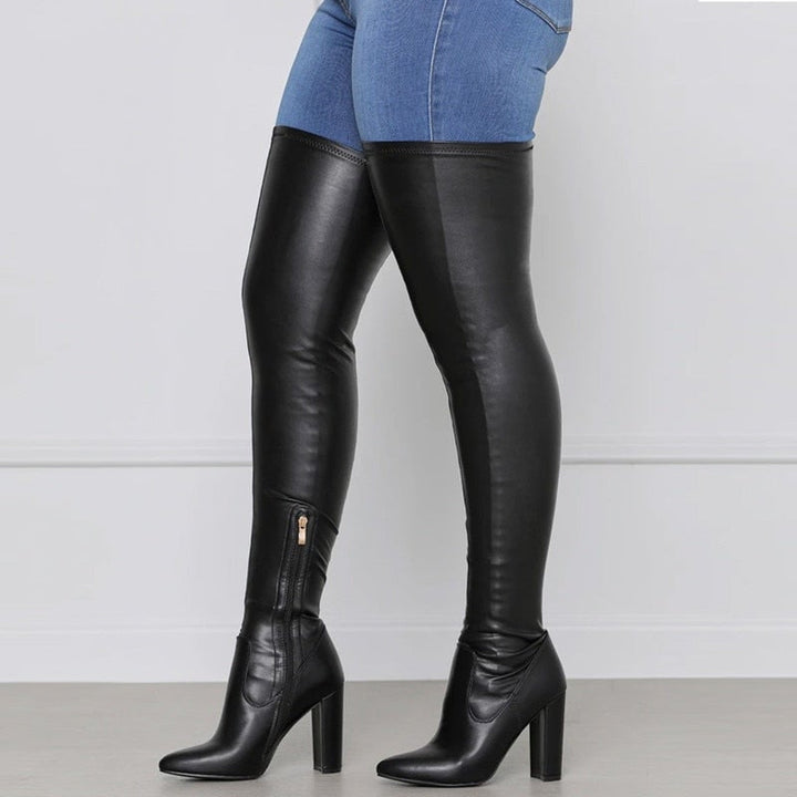 Elegante overknee laarzen voor dames, ideaal voor een feestje of stijlvolle outfit. Modieuze en trendy schoenen.