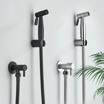 "Toilet bidet sprayer, modern ontwerp, roestbestendig, zilver, zwart, hygiënisch en comfortabel accessoire voor badkamer."