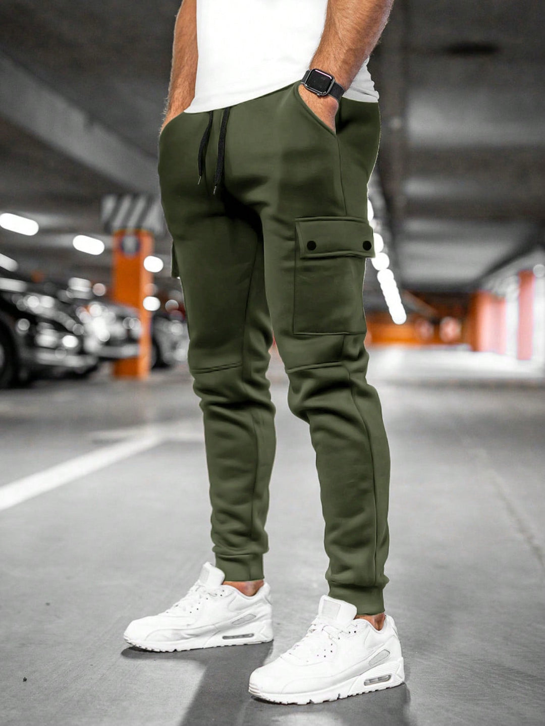 Comfortabele heren cropped joggingbroek, ideaal voor casual mode. Trendy sportbroek met zakken.