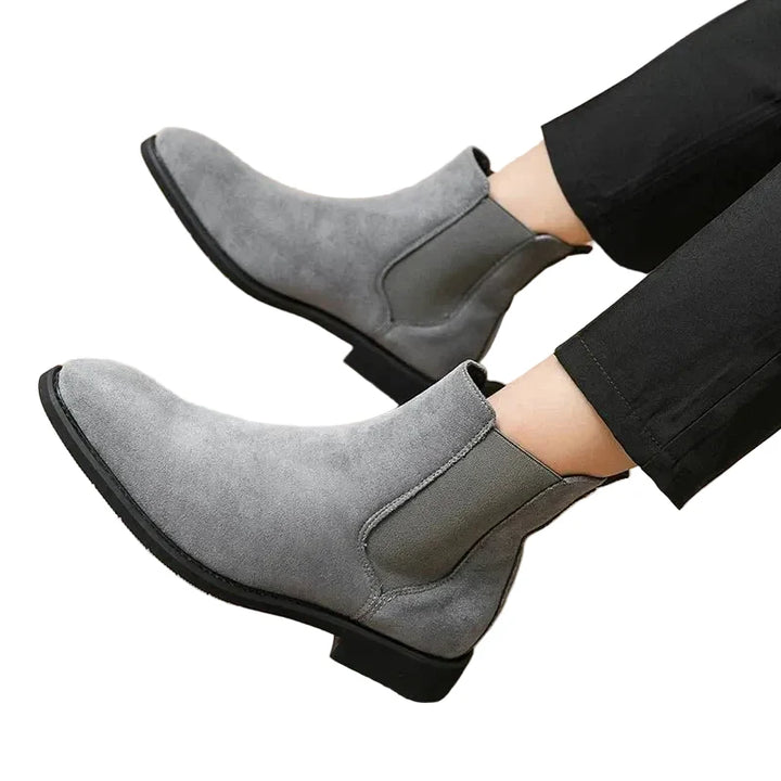 Duurzame grijze herenlaarzen, combineert klassieke westernstijl met modern comfort voor dagelijks gebruik.