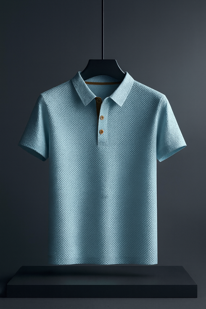 Close-up van de unieke textuur van dit stijlvolle heren poloshirt met korte mouwen. Comfortabele stof.
