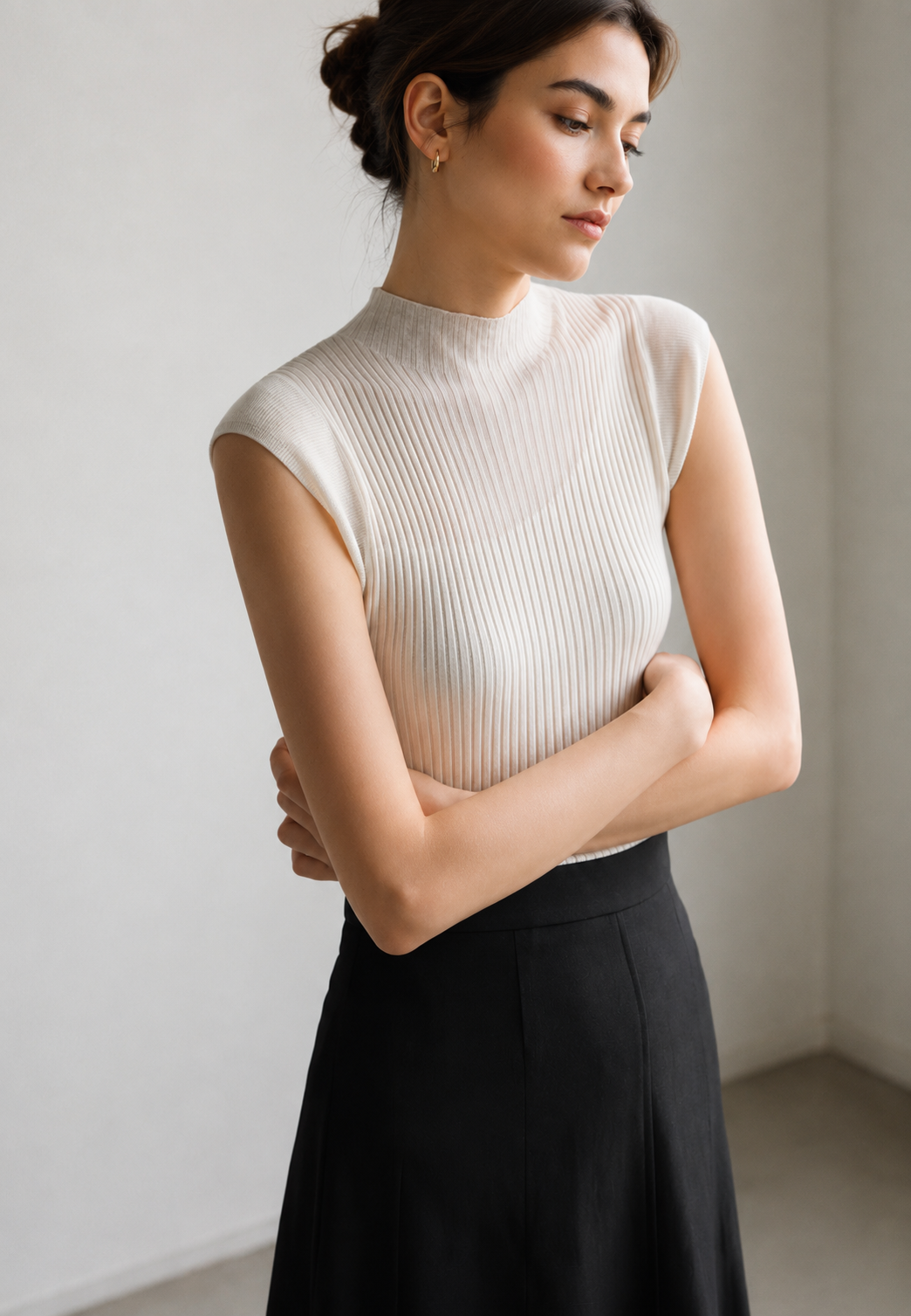 Comfortabele dames top, mouwloos, met hoge kraag en ribbels. Chique uitstraling, ideaal voor een trendy look.