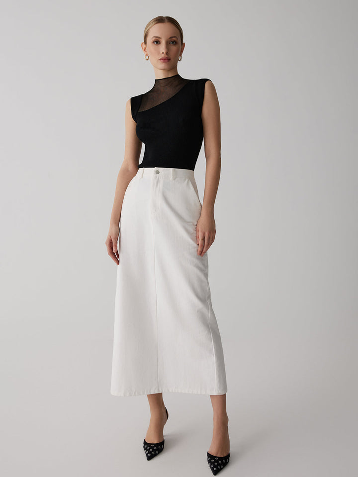 Modieuze mouwloze dames top met chique hoge ribbelkraag. Veelzijdig en ideaal voor warm weer.