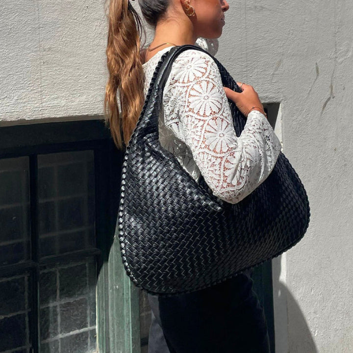 Veelzijdige 'Elise' geweven dames schoudertas, perfect voor werk, winkelen of een dagje uit.