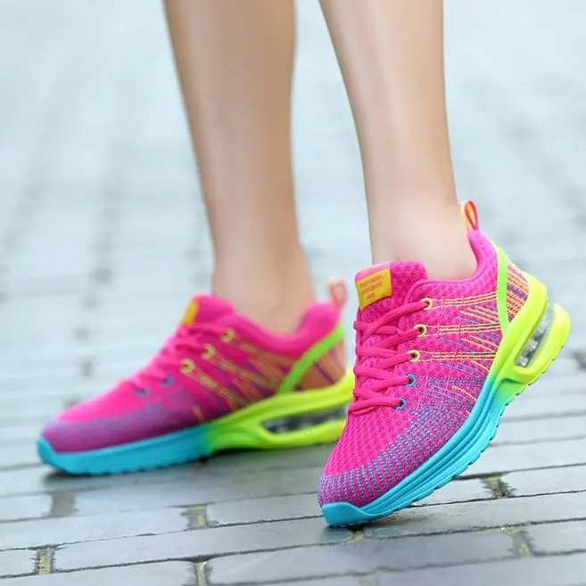 Modieuze dames sportschoenen, driekleurig design, perfect voor casual gebruik en dagelijks comfort.