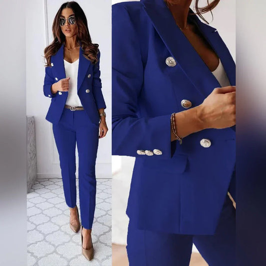 "Tweedelig damespak met double-breasted blazer, slank gesneden, elegante en veelzijdige stijl in lichtgrijze tint."