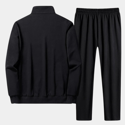 "Tweedelig trainingspak voor heren met hoodie en broek, verstelbare taille, zacht materiaal; ideaal voor comfort en stijl."
