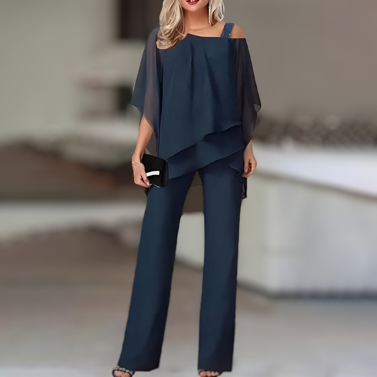"Tweedelige dames set met off-shoulder top en broek, elegante stijl in diverse kleuren, geschikt voor elke gelegenheid."