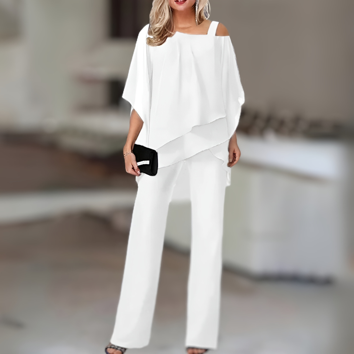 "Tweedelige dames set met off-shoulder top en broek, elegante stijl in diverse kleuren, geschikt voor elke gelegenheid."
